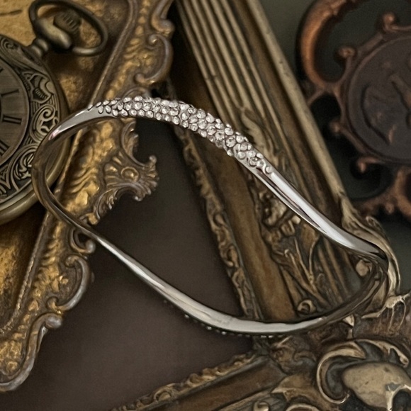 ALEXIS BITTAR • Miss Havisham Liquid Crystal Encrusted Wavy Bangle Bracelet - Picture 3 of 9